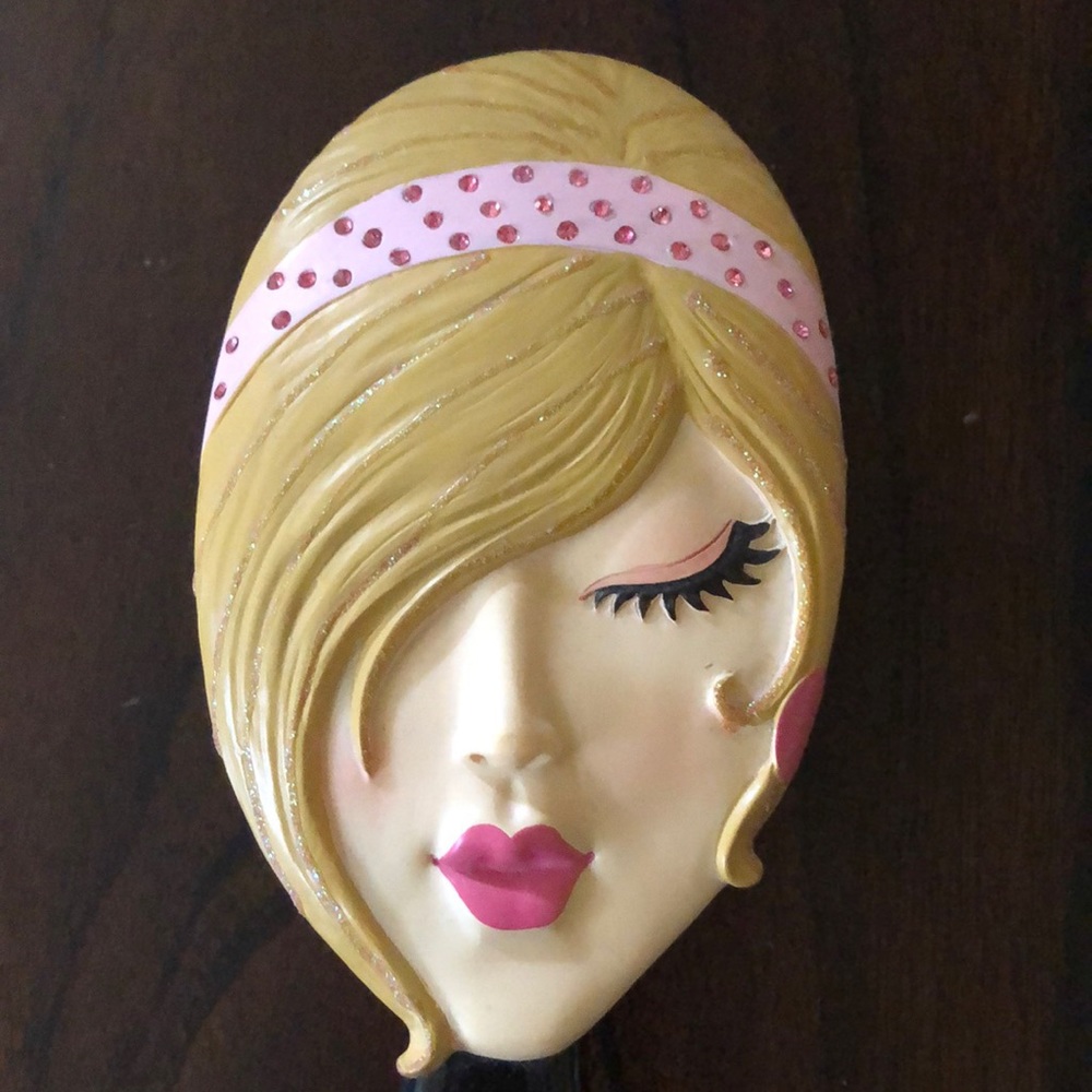 Sparkly Chic Lady Ceramic Decorative, Functional hair brush